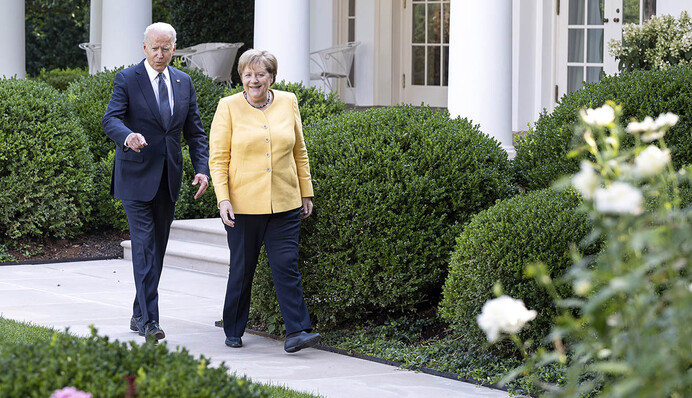 Украинский поезд уехал: что показала встреча Меркель с Байденом