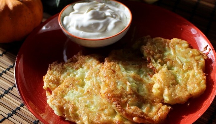 Готовим на завтрак блинчики с кабачковой икрой: пошаговый рецепт