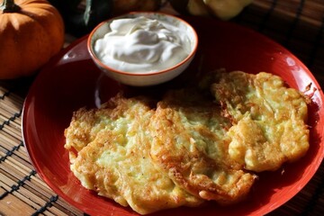 Готуємо на сніданок млинці з кабачковою ікрою: покроковий рецепт