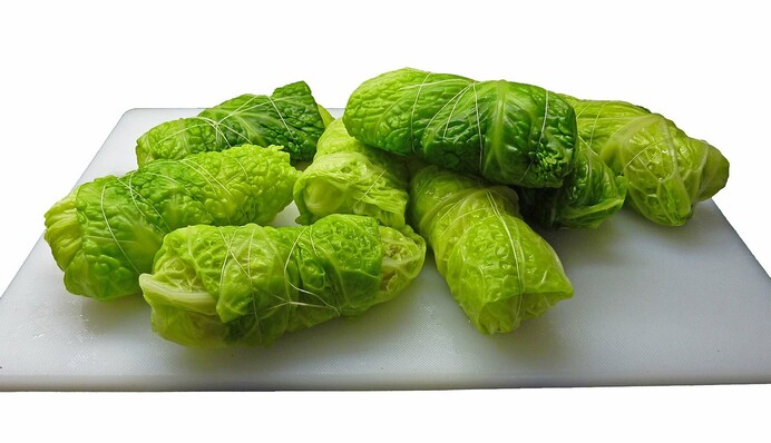 Готуємо легкі голубці з молодої капусти: простий рецепт