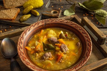 Як приготувати смачний розсольник із малосольними огірками: рецепт