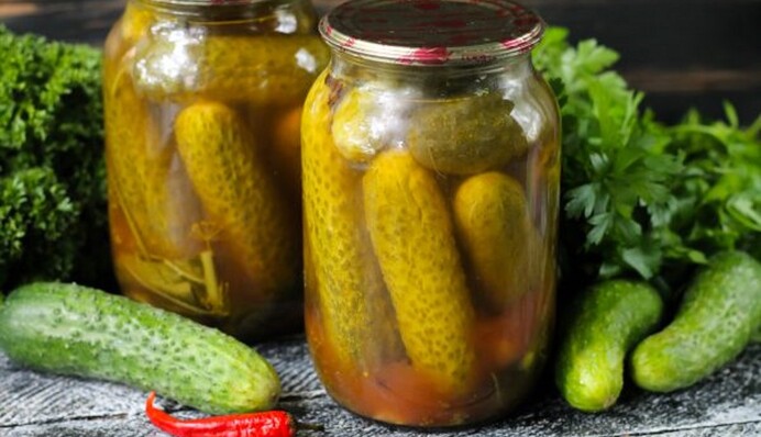 Как огурцы в кетчупе сделать хрустящими: рецепт и простые хитрости