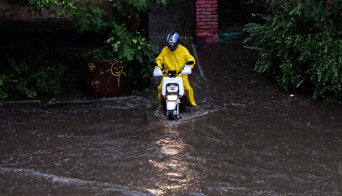 Губка нас спасет: как Киеву не утонуть во время очередного ливня