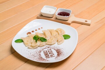 Як приготувати ніжні вареники з сиром: простий рецепт