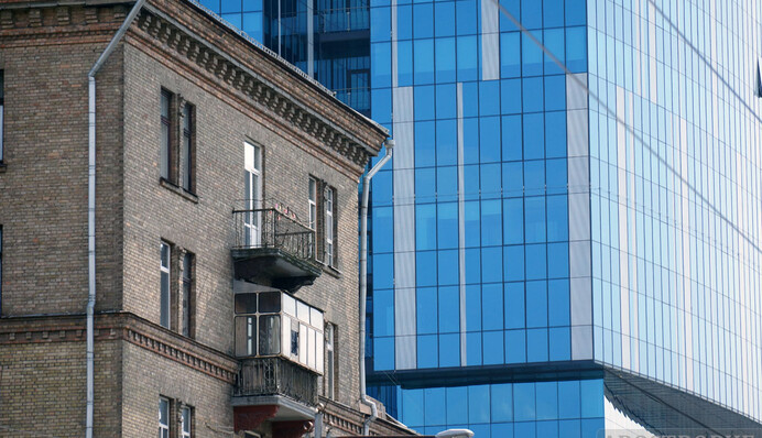 Город контрастов: фотограф показал последствия 