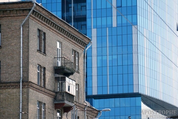 Місто контрастів: фотограф показав наслідки "будівельного буму" в Києві