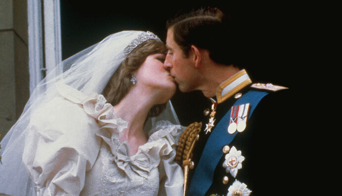 Свадебный торт принца Чарльза и принцессы Дианы продадут на аукционе - как выглядит 40-летний десерт