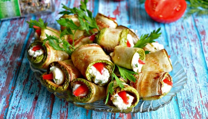 Як приготувати смачні рулети з кабачка з вершковим сиром: простий рецепт
