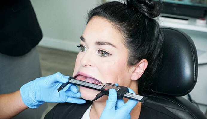 Жінка з найбільшим ротом потрапила до Книги рекордів Гіннесса завдяки TikTok