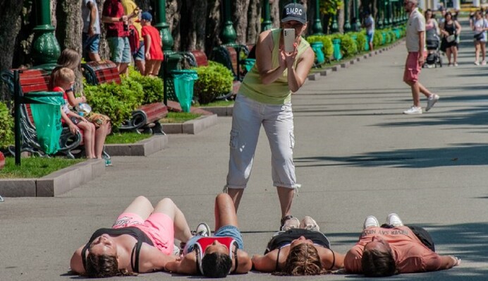 Спека вдень і куртки вночі: якої погоди чекати киянам у серпні