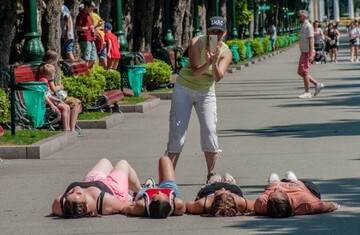 Спека вдень і куртки вночі: якої погоди чекати киянам у серпні