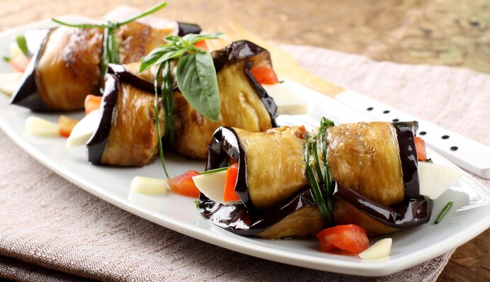 Как приготовить вкусные рулеты из баклажана: простой рецепт