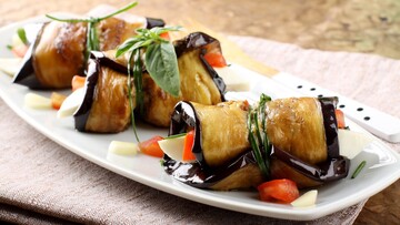 Як приготувати смачні рулети з баклажана: простий рецепт