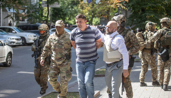 По 187 гривен на одного ветерана: какие проблемы обнажил человек с гранатой в Кабмине