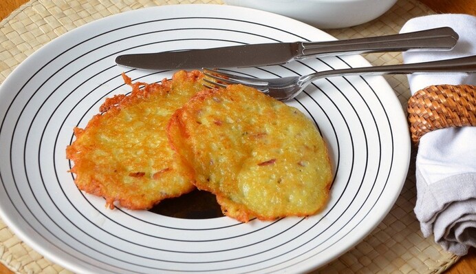 Как приготовить вкусные оладьи из баклажанов на завтрак: простой рецепт