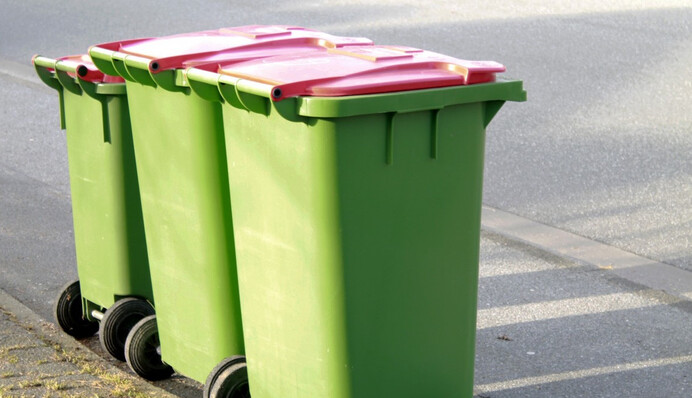 Сім'я випадково викинула заощадження бабусі, і їх вивіз сміттєвоз - гроші дивом вдалося повернути