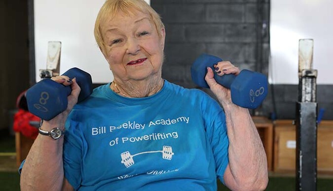 99-річна пенсіонерка встановила світовий рекорд і стала найстарішим важкоатлетом світу: відео