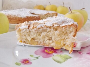 Печемо вдома швидку шарлотку з яблуком: простий рецепт до чаю