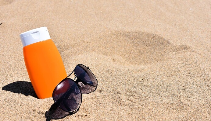 У Таїланді заборонили сонцезахисний крем - він завдає шкоди коралам