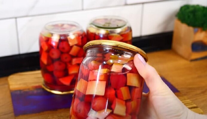 Как закрыть на зиму вкусные кабачки с вишней: пошаговый рецепт