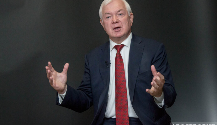 В Украине большая проблема с контролем за людьми, владеющими тайной информацией - генерал Николай Маломуж
