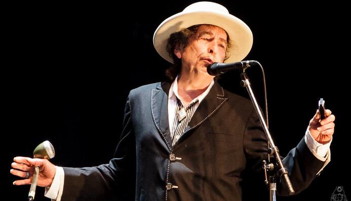 80-летнего Боба Дилана обвинили в сексуальном насилии над ребенком