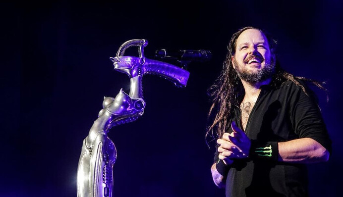 Фронтмен Korn заразился коронавирусом - в группе рассказали о его состоянии