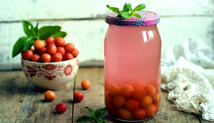 Маринуем вкусную алычу на зиму: простой рецепт и советы