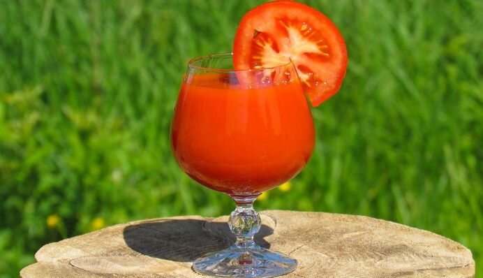 Як закрити смачний томатний сік: простий рецепт напою