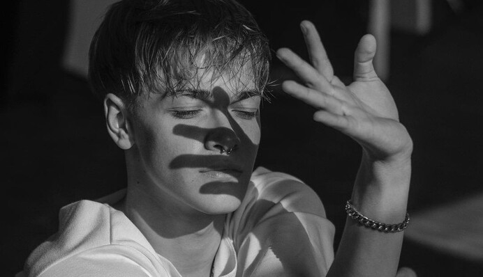 Танцюрист Наді Дорофєєвої вийшов на зв'язок після коми та показав, як він виглядає: фото