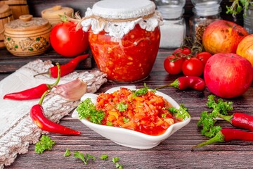 Як закрити смачну аджику з яблуками: ідеальний рецепт до м'яса