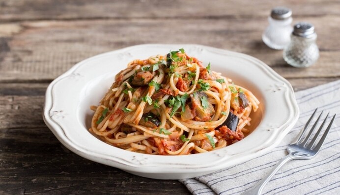 Как вкусно приготовить спагетти с баклажанами: подробный рецепт