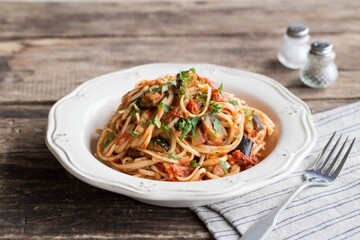 Як смачно приготувати спагеті з баклажанами: детальний рецепт