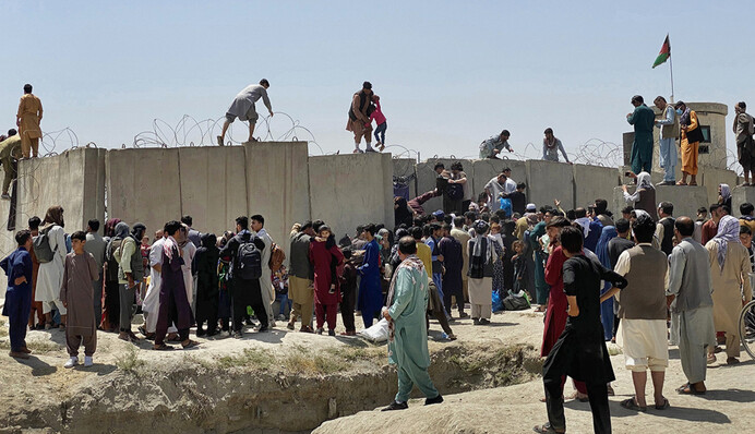 Автор популярних мемів лише за добу зібрав $4 млн для евакуації біженців з Афганістану