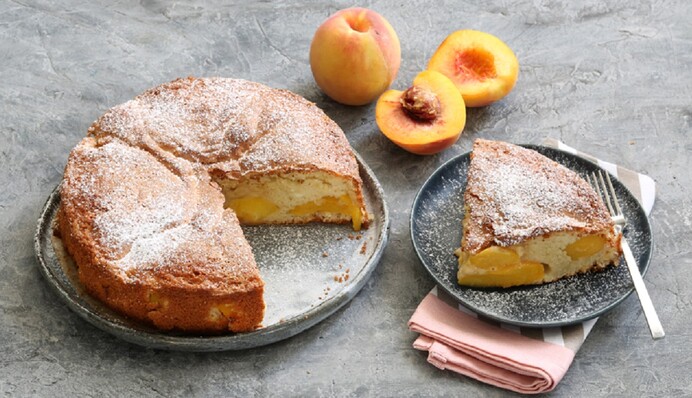 Как приготовить вкусную шарлотку с персиком за час: простой рецепт