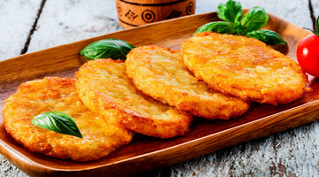 Як приготувати смачні деруни з кабачка та картоплі: простий рецепт