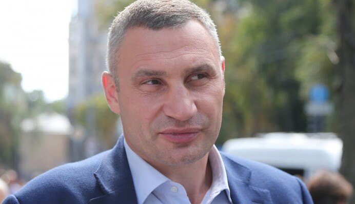 В останню осінь: чому Банкова не злізе з Кличка