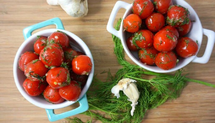 Как сделать вкусные квашеные помидоры за 3 дня и не ждать зимы: простой рецепт