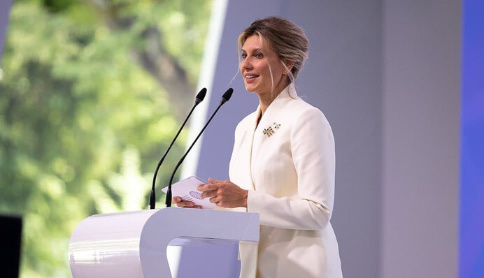 Елена Зеленская в белом костюме открыла Саммит первых леди и джентльменов в Киеве
