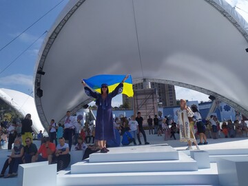 "Щасливі, що тут багато українців": як у Києві святкували 30 років Незалежності