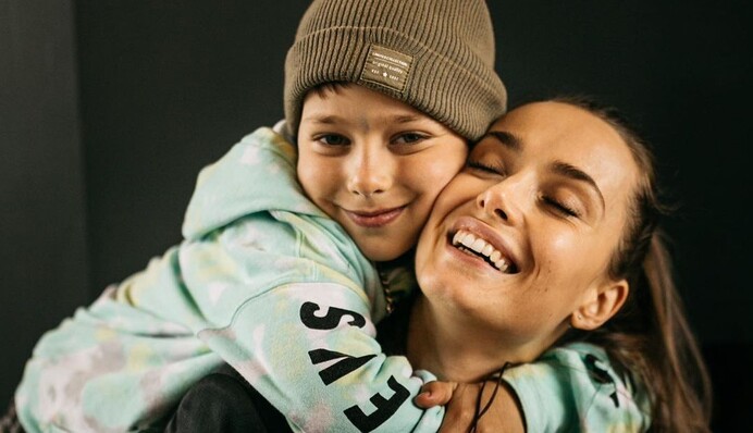 Ксенія Мішина вирушила на відпочинок з сином, але фани впевнені - з ними Еллерт: фото