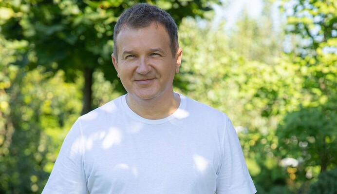 Юрий Горбунов снялся для обложки журнала со старшим сыном и рассказал о характере мальчика