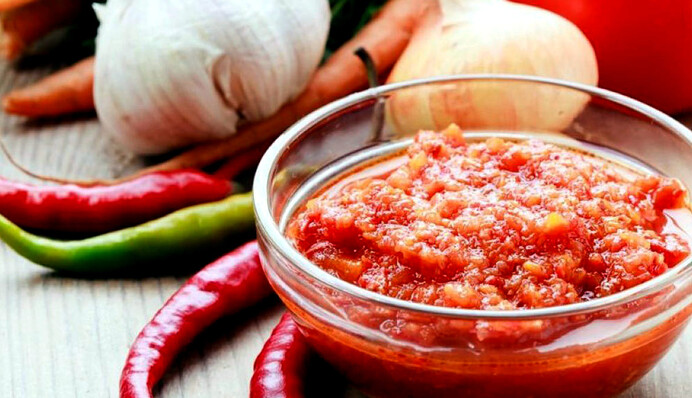 Як закрити смачну кавказьку аджику: простий рецепт