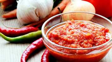 Як закрити смачну кавказьку аджику: простий рецепт