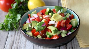 Готуємо швидкий та поживний салат з авокадо: рецепт і поради