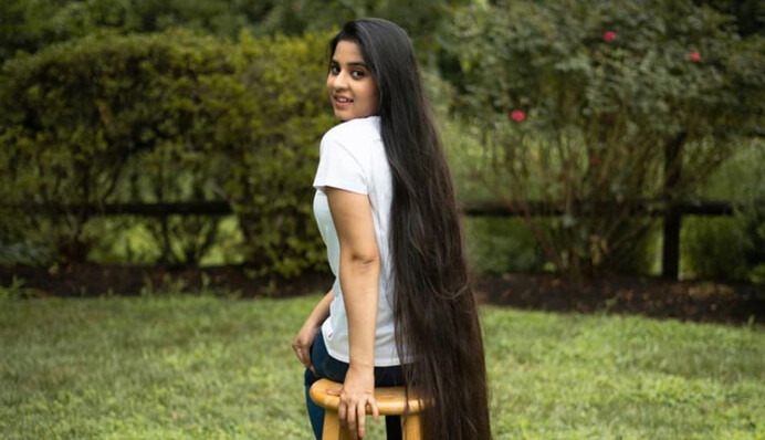 Дівчина зробила першу стрижку за 17 років і встановила світовий рекорд Гіннесса: фото