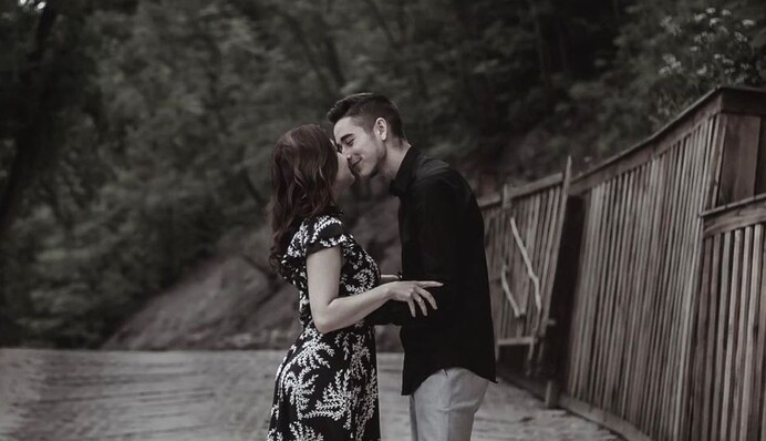 19-летний Роман Сасанчин показал нежное видео с беременной невестой: Наше маленькое чудо