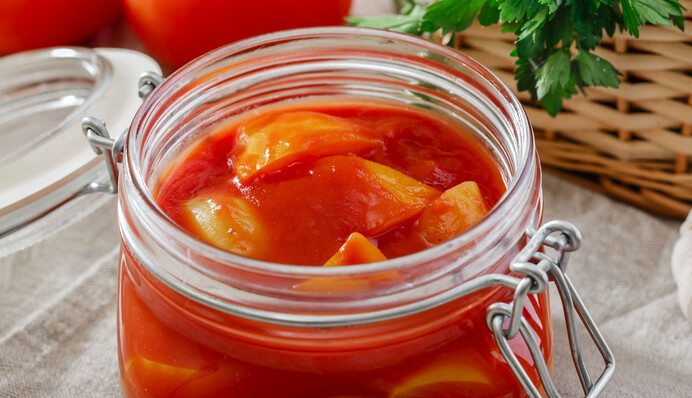 Как закрыть болгарское лечо с томатным соком: простой рецепт