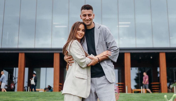 Ксенія Мішина зловила букет нареченої, і фанати впевнені: весілля з Еллертом вже не за горами