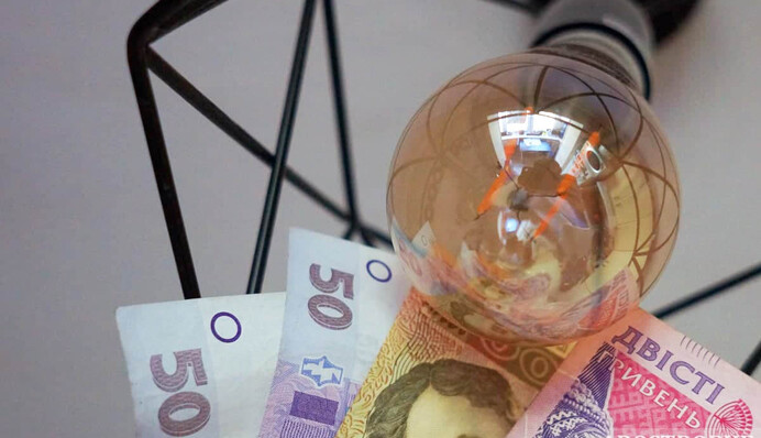 Свято щедрості закінчилося: українцям знову відключатимуть світло і воду за борги